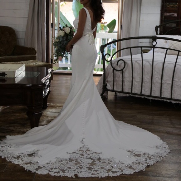 Selling my wedding dress size 0 - Picture 4 of 8